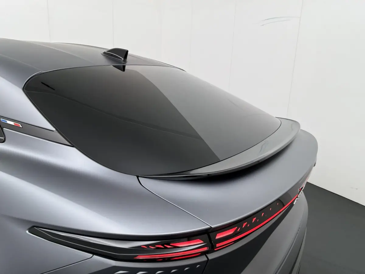 GT 89kWh | Pack Driving | Devialet® XtremeSound audiosysteem | Geweven carbon interieurafwerking | 20'' lichtmetalen CRISTAL-wielen Noir mat |