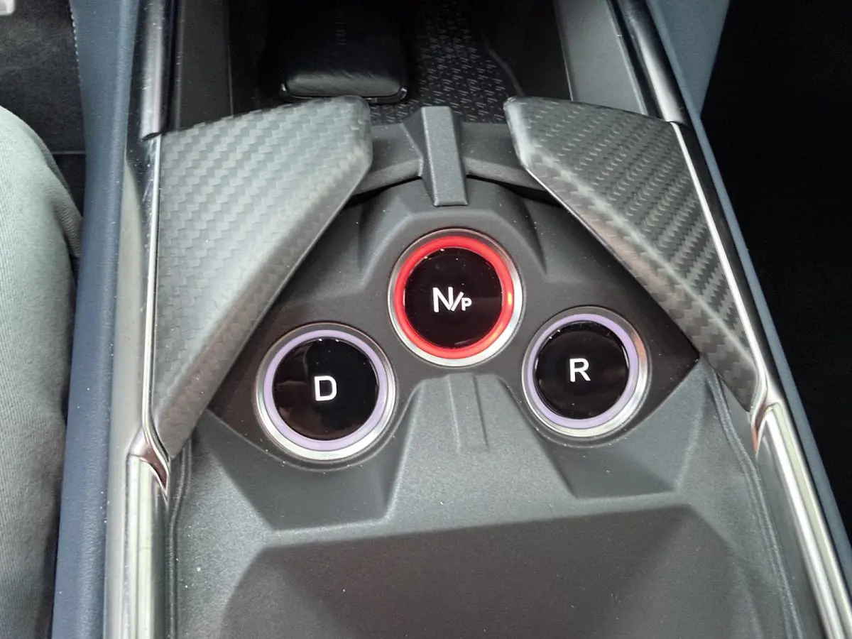 GT 89kWh | Pack Driving | Devialet® XtremeSound audiosysteem | Geweven carbon interieurafwerking | 20'' lichtmetalen CRISTAL-wielen Noir mat |