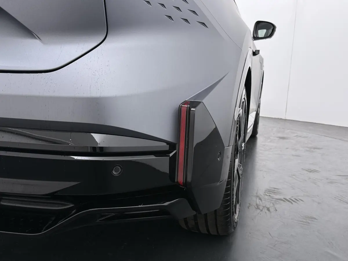 GT 89kWh | Pack Driving | Devialet® XtremeSound audiosysteem | Alcantara® hemelbekleding | 20'' lichtmetalen CRISTAL-wielen Noir mat |