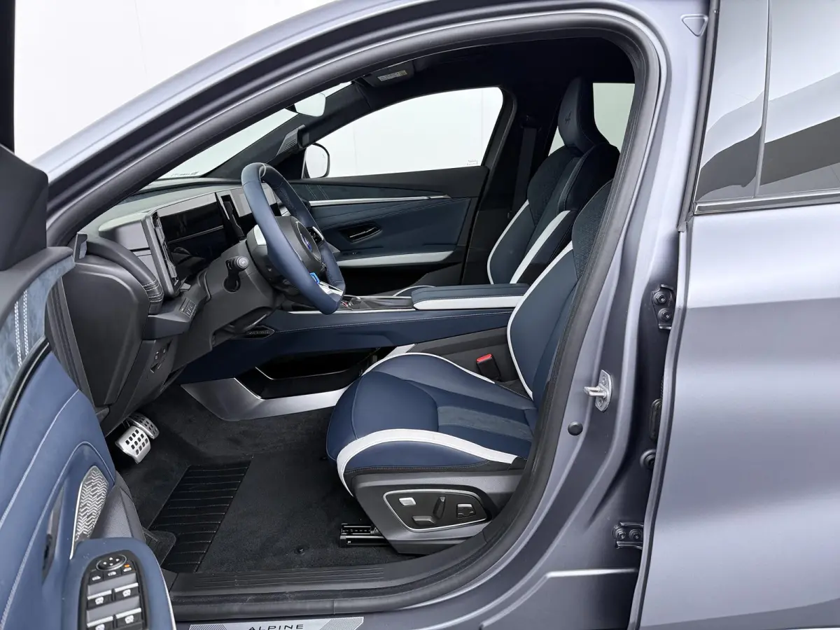 GT 89kWh | Pack Driving | Devialet® XtremeSound audiosysteem | Alcantara® hemelbekleding | 20'' lichtmetalen CRISTAL-wielen Noir mat |