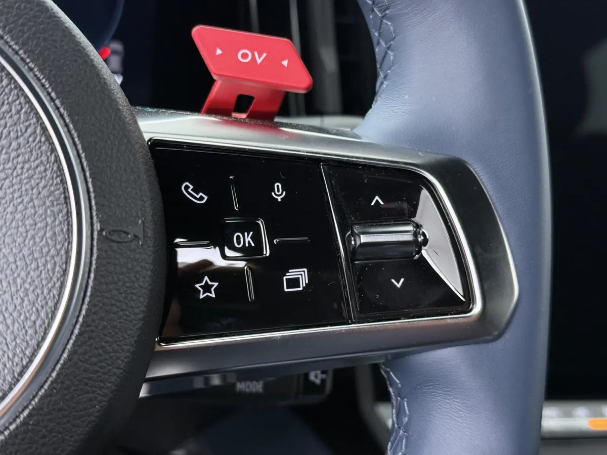 GT 89kWh | Pack Driving | Devialet® XtremeSound audiosysteem | Alcantara® hemelbekleding | 20'' lichtmetalen CRISTAL-wielen Noir mat |