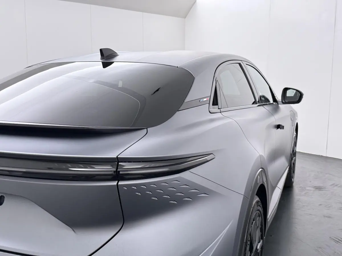 GT 89kWh | Pack Driving | Devialet® XtremeSound audiosysteem | Alcantara® hemelbekleding | 20'' lichtmetalen CRISTAL-wielen Noir mat |