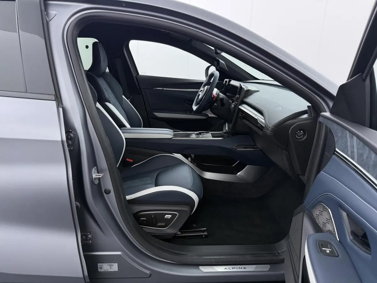 GT 89kWh | Pack Driving | Devialet® XtremeSound audiosysteem | Alcantara® hemelbekleding | 20'' lichtmetalen CRISTAL-wielen Noir mat |