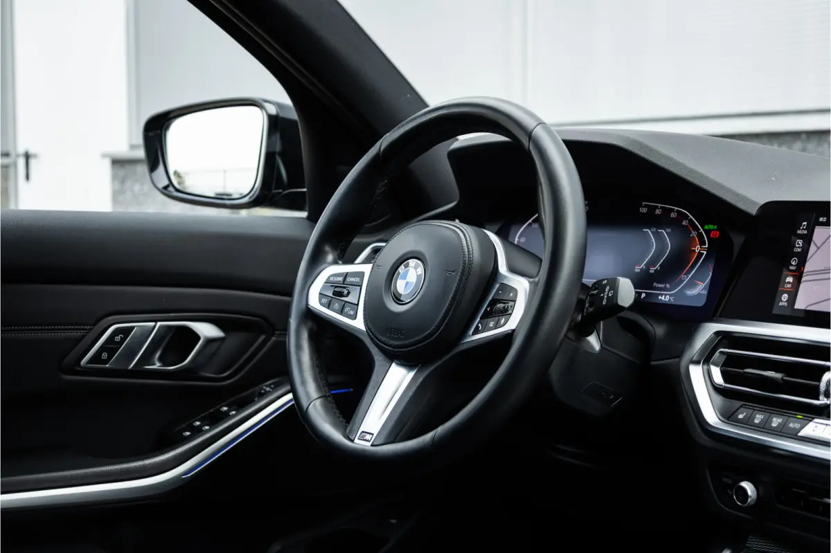 320i M Sport High Ex Camera / HiFi / Trekhaak / 19inch /