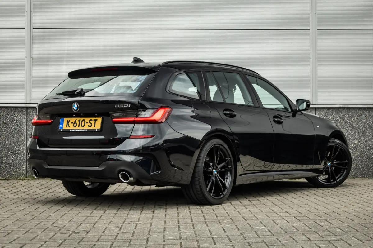 320i M Sport High Ex Camera / HiFi / Trekhaak / 19inch /