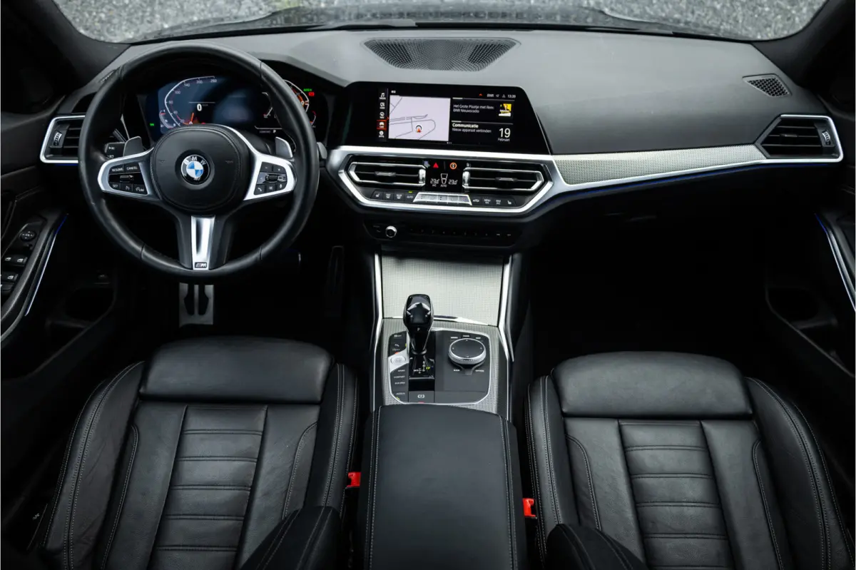 320i M Sport High Ex Camera / HiFi / Trekhaak / 19inch /