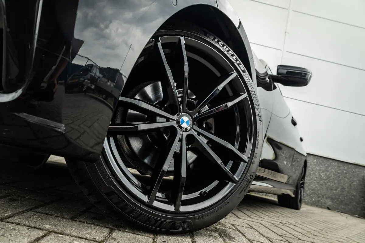 320i M Sport High Ex Camera / HiFi / Trekhaak / 19inch /
