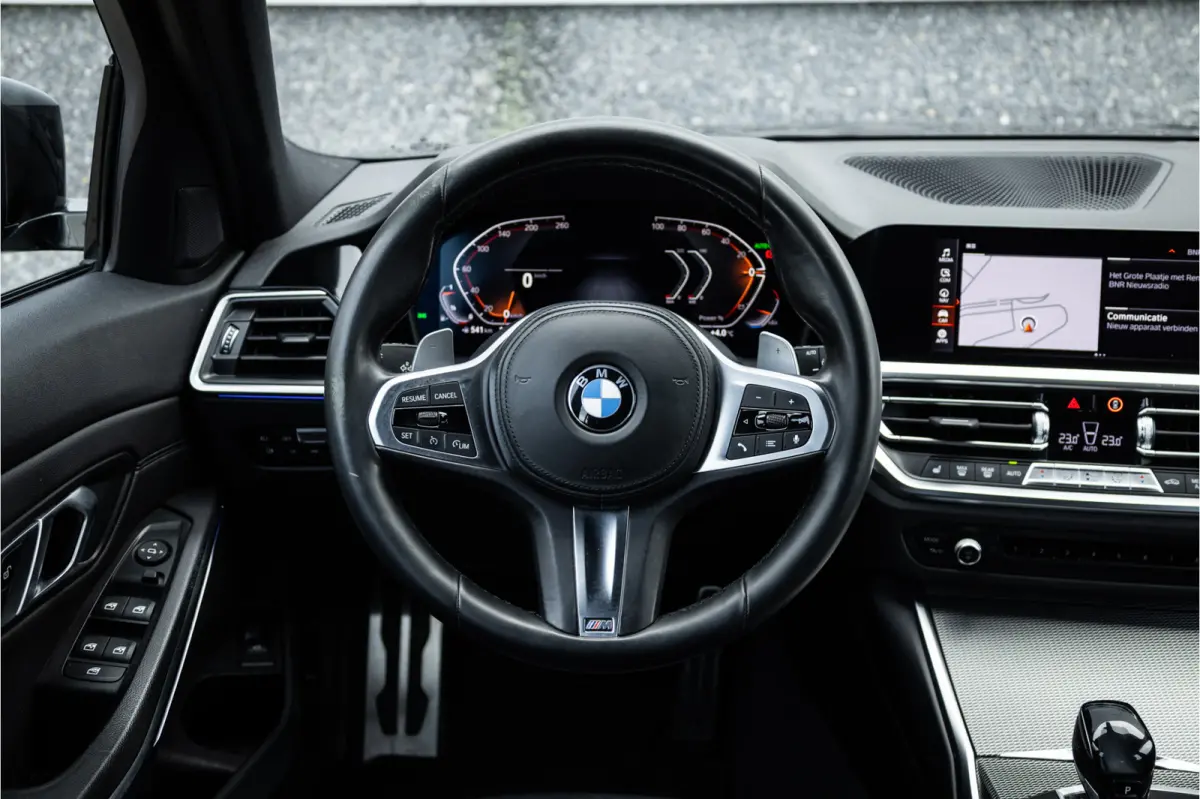 320i M Sport High Ex Camera / HiFi / Trekhaak / 19inch /