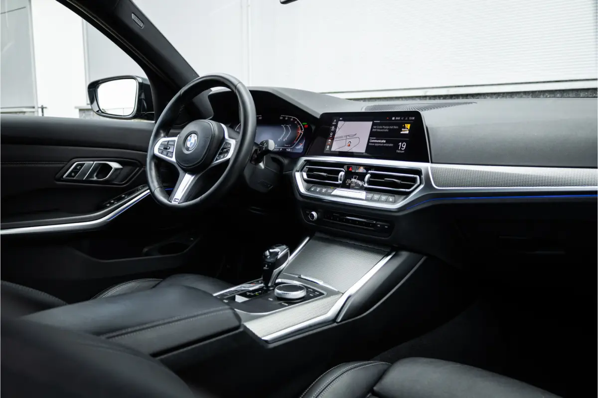 320i M Sport High Ex Camera / HiFi / Trekhaak / 19inch /