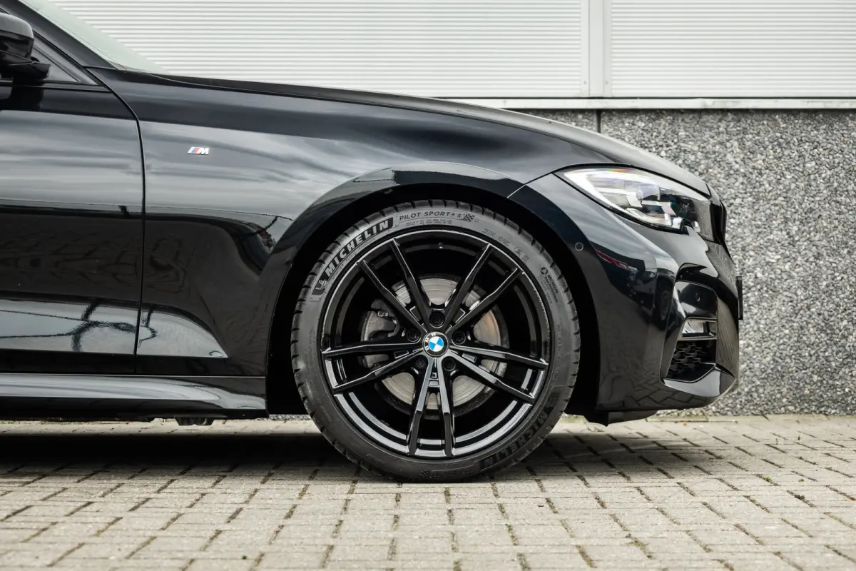 320i M Sport High Ex Camera / HiFi / Trekhaak / 19inch /