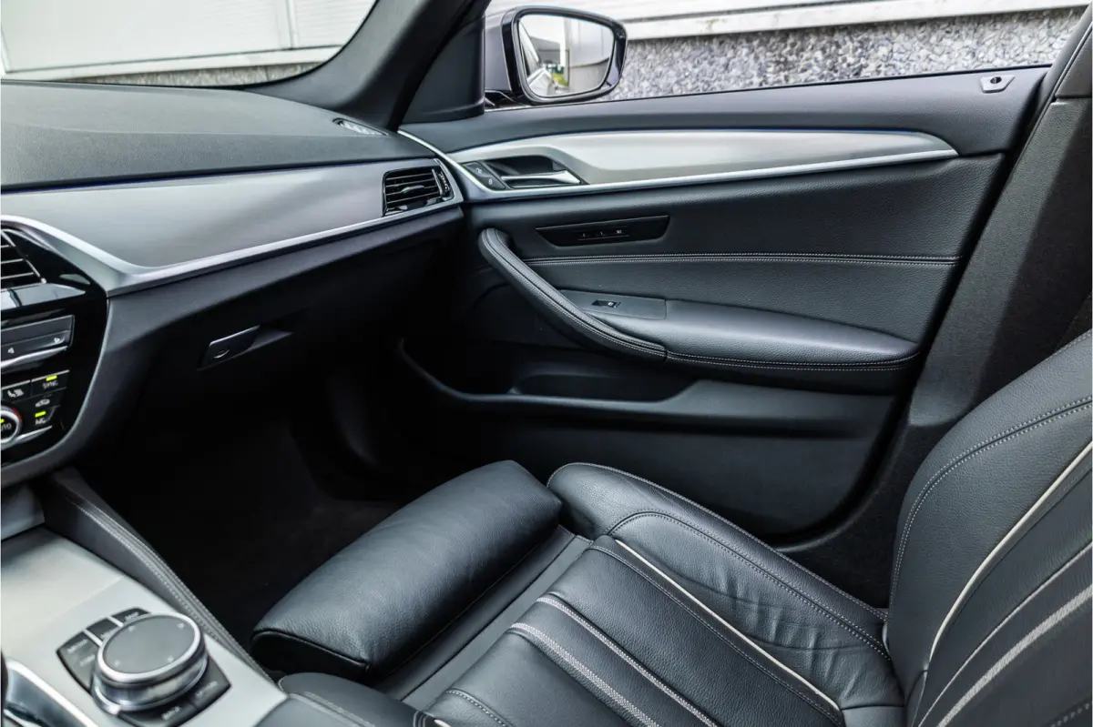 530i High Executive M-Sport 20inch / Bernina Grau / Pano / Camera / Laser