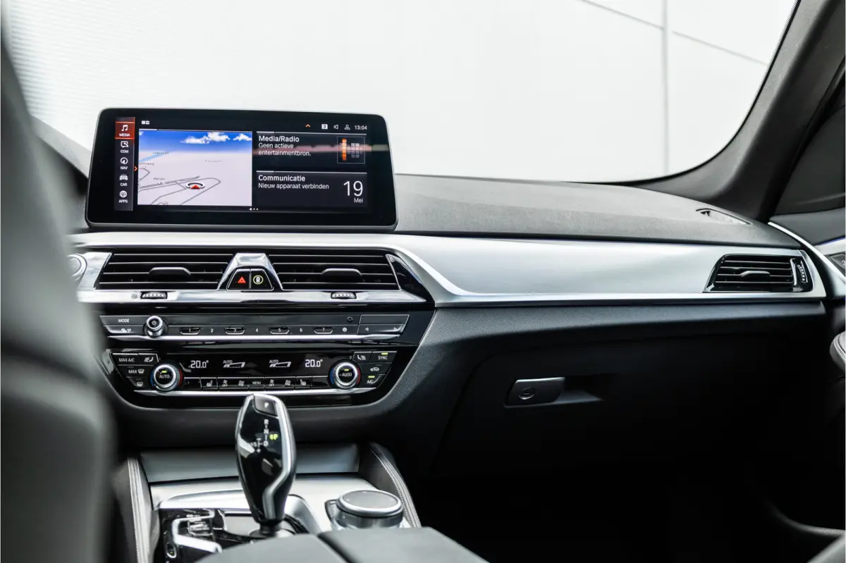 530i High Executive M-Sport 20inch / Bernina Grau / Pano / Camera / Laser