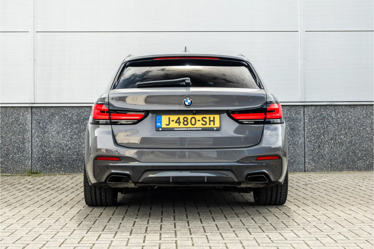 530i High Executive M-Sport 20inch / Bernina Grau / Pano / Camera / Laser