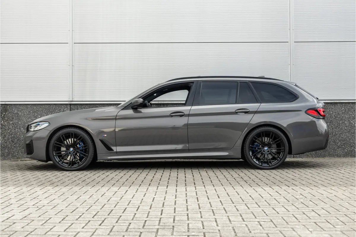 530i High Executive M-Sport 20inch / Bernina Grau / Pano / Camera / Laser