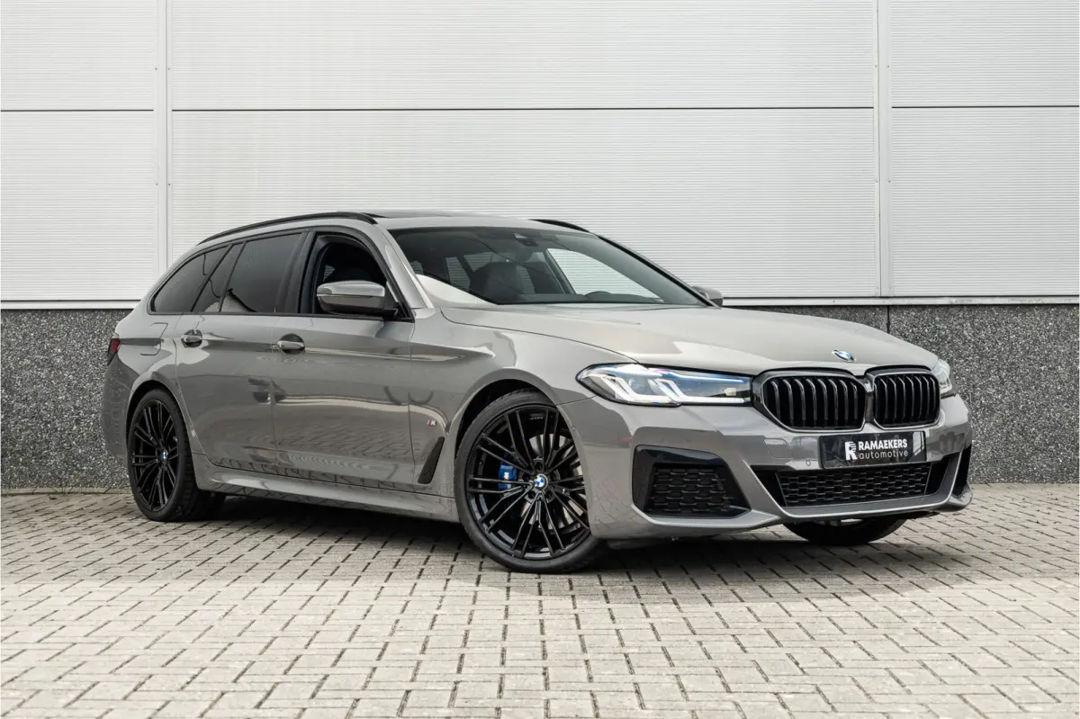 530i High Executive M-Sport 20inch / Bernina Grau / Pano / Camera / Laser