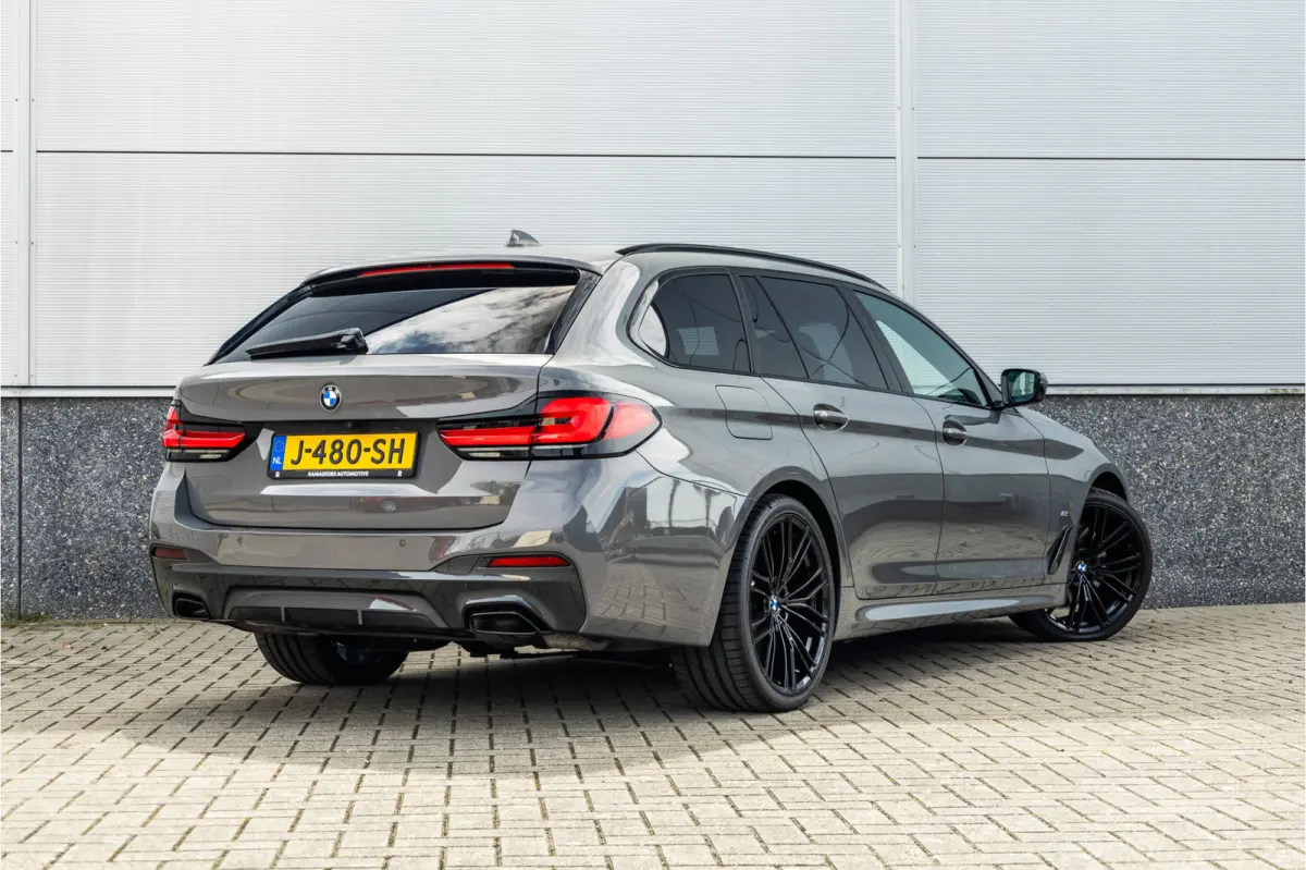 530i High Executive M-Sport 20inch / Bernina Grau / Pano / Camera / Laser