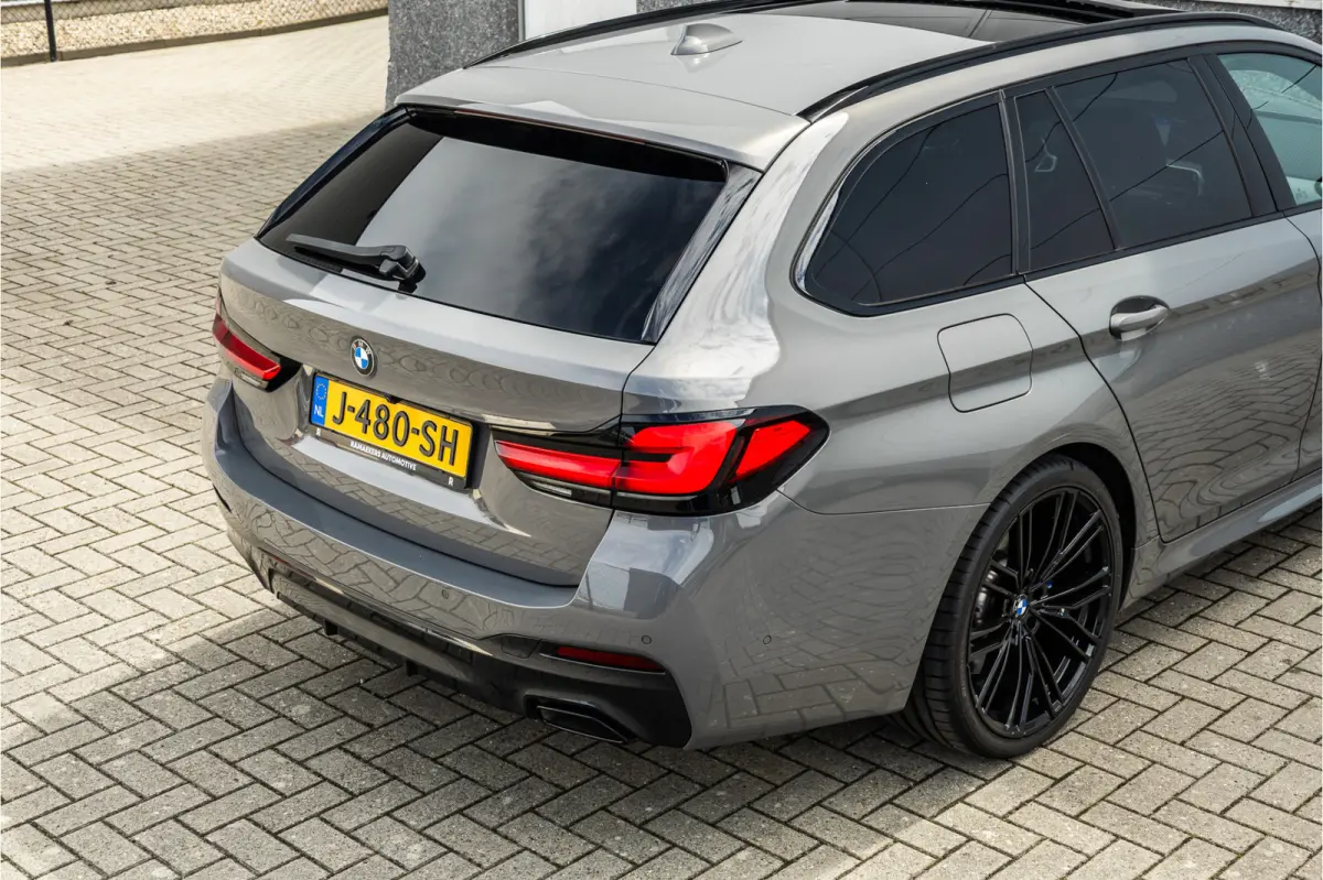 530i High Executive M-Sport 20inch / Bernina Grau / Pano / Camera / Laser