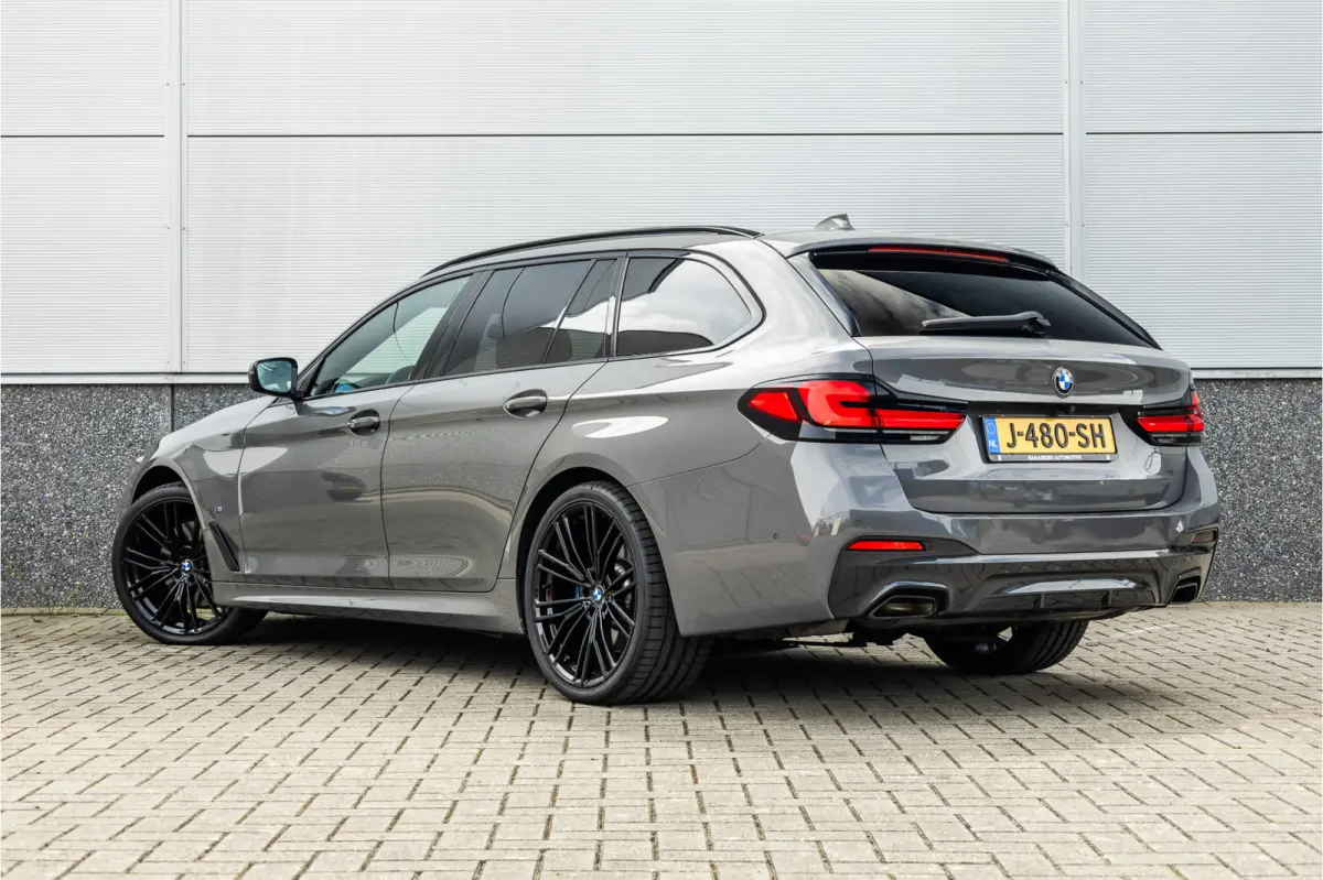 530i High Executive M-Sport 20inch / Bernina Grau / Pano / Camera / Laser