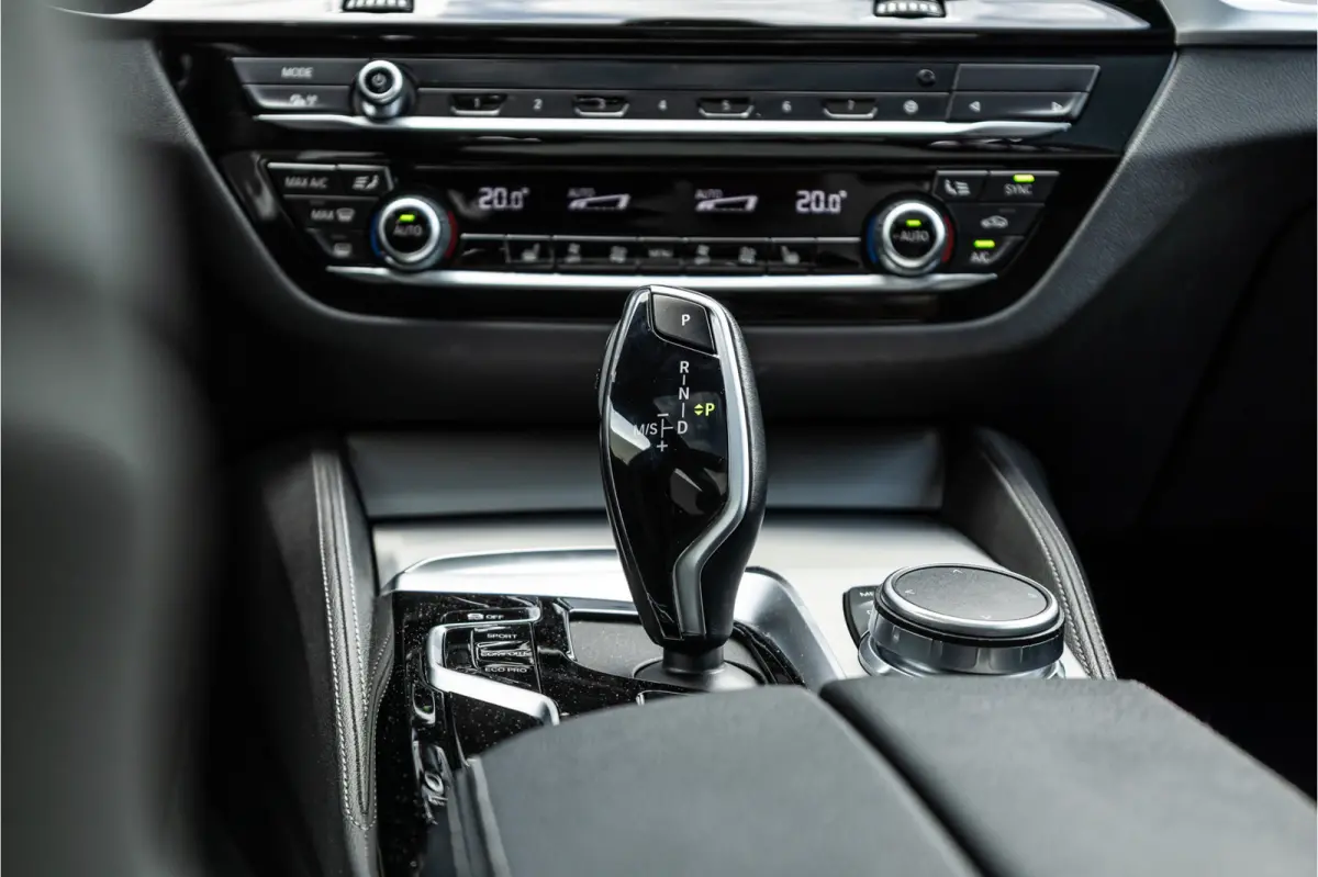 530i High Executive M-Sport 20inch / Bernina Grau / Pano / Camera / Laser