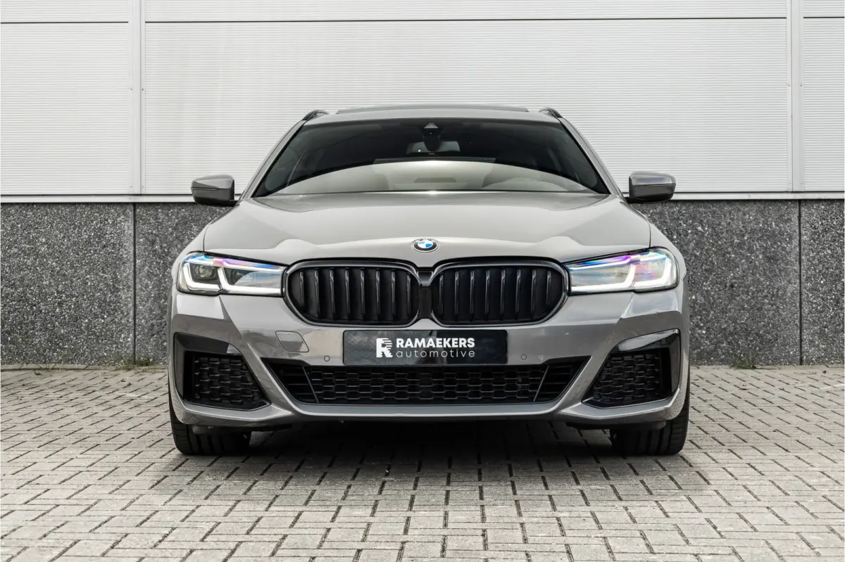 530i High Executive M-Sport 20inch / Bernina Grau / Pano / Camera / Laser