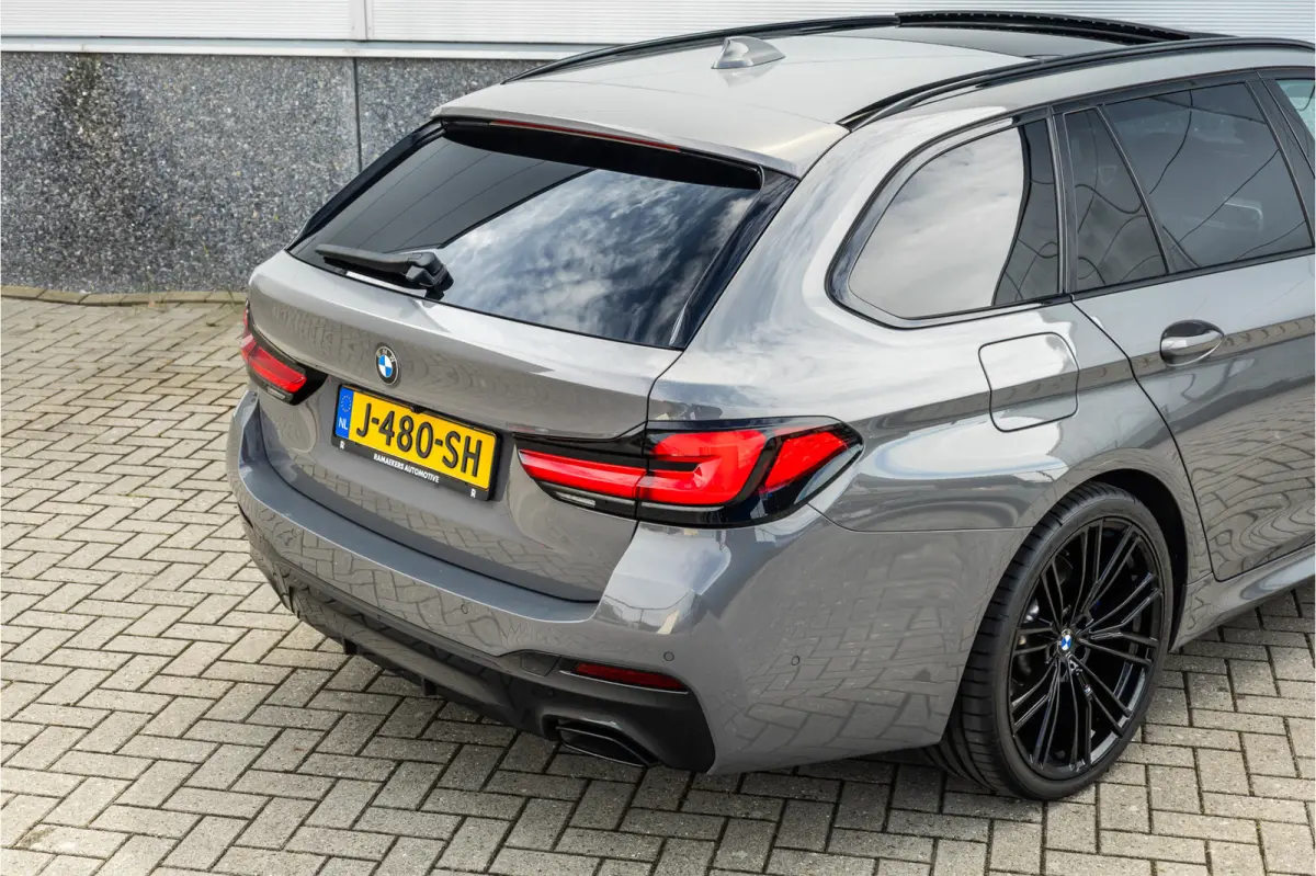 530i High Executive M-Sport 20inch / Bernina Grau / Pano / Camera / Laser