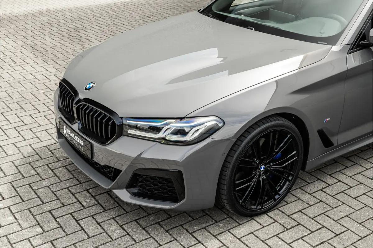 530i High Executive M-Sport 20inch / Bernina Grau / Pano / Camera / Laser