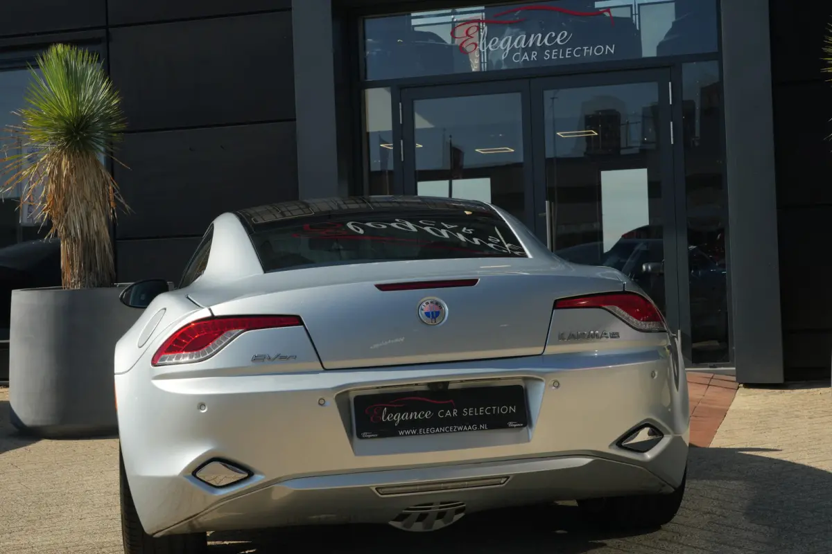 2.0 EcoChic | 408PK | Hybride | 22" | Keyless | Navigatie | Camera | Stoelverwarming | Fisker KARMA 2.0 EcoChic 408 PK Hybride met 2.0 viercilinder, 22-inch lichtmetalen velgen, Keyless Entr