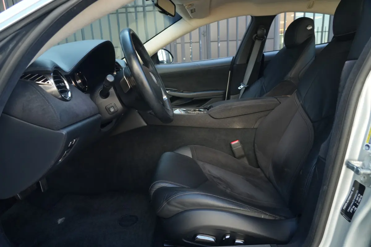 2.0 EcoChic | 408PK | Hybride | 22" | Keyless | Navigatie | Camera | Stoelverwarming | Fisker KARMA 2.0 EcoChic 408 PK Hybride met 2.0 viercilinder, 22-inch lichtmetalen velgen, Keyless Entr