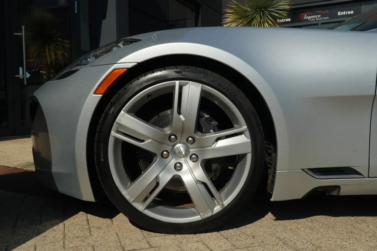2.0 EcoChic | 408PK | Hybride | 22" | Keyless | Navigatie | Camera | Stoelverwarming | Fisker KARMA 2.0 EcoChic 408 PK Hybride met 2.0 viercilinder, 22-inch lichtmetalen velgen, Keyless Entr