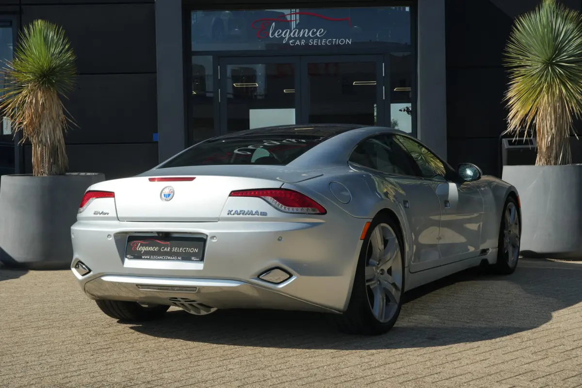 2.0 EcoChic | 408PK | Hybride | 22" | Keyless | Navigatie | Camera | Stoelverwarming | Fisker KARMA 2.0 EcoChic 408 PK Hybride met 2.0 viercilinder, 22-inch lichtmetalen velgen, Keyless Entr