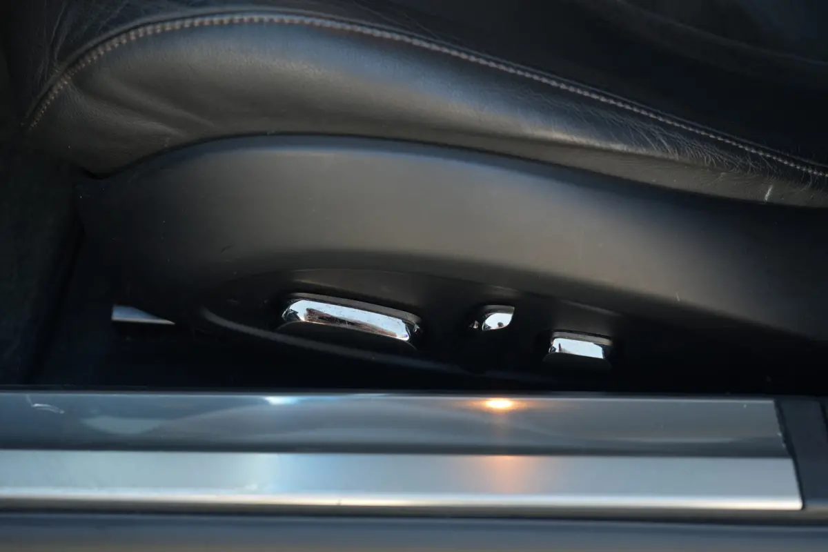 2.0 EcoChic | 408PK | Hybride | 22" | Keyless | Navigatie | Camera | Stoelverwarming | Fisker KARMA 2.0 EcoChic 408 PK Hybride met 2.0 viercilinder, 22-inch lichtmetalen velgen, Keyless Entr