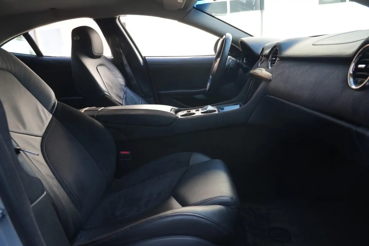 2.0 EcoChic | 408PK | Hybride | 22" | Keyless | Navigatie | Camera | Stoelverwarming | Fisker KARMA 2.0 EcoChic 408 PK Hybride met 2.0 viercilinder, 22-inch lichtmetalen velgen, Keyless Entr