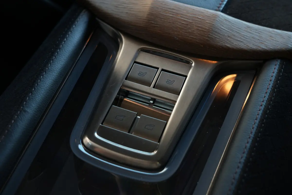 2.0 EcoChic | 408PK | Hybride | 22" | Keyless | Navigatie | Camera | Stoelverwarming | Fisker KARMA 2.0 EcoChic 408 PK Hybride met 2.0 viercilinder, 22-inch lichtmetalen velgen, Keyless Entr