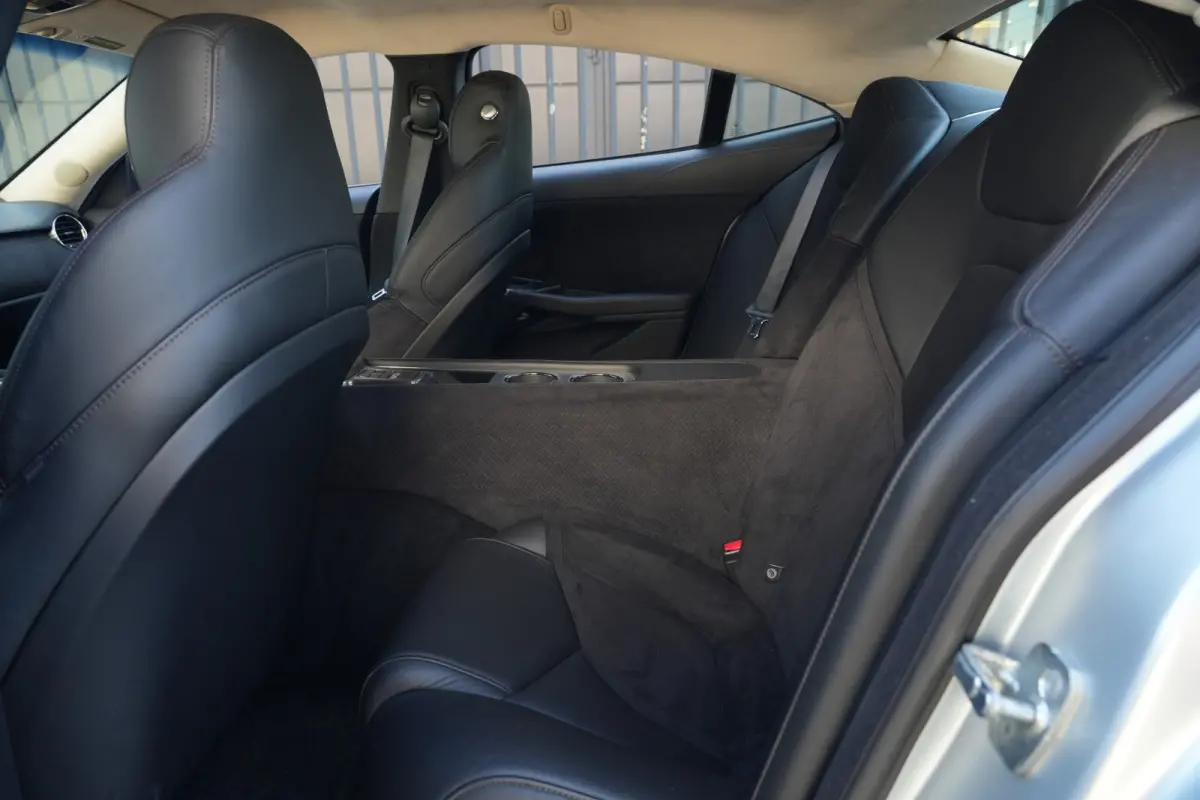 2.0 EcoChic | 408PK | Hybride | 22" | Keyless | Navigatie | Camera | Stoelverwarming | Fisker KARMA 2.0 EcoChic 408 PK Hybride met 2.0 viercilinder, 22-inch lichtmetalen velgen, Keyless Entr