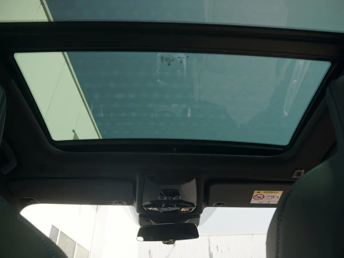 5-deurs 120 | M Sportpakket Pro | Panoramadak | Harman-Kardon | Driving Assistant Plus | Elektrisch verstelbare stoelen