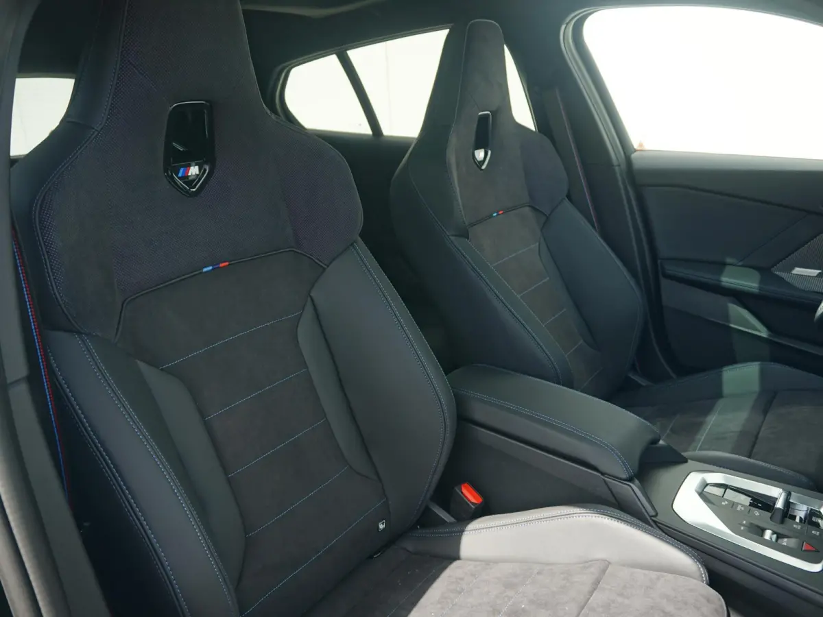5-deurs 120 | M Sportpakket Pro | Panoramadak | Harman-Kardon | Driving Assistant Plus | Elektrisch verstelbare stoelen