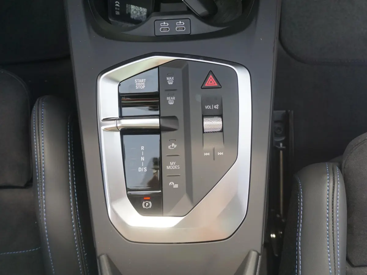 5-deurs 120 | M Sportpakket Pro | Panoramadak | Harman-Kardon | Driving Assistant Plus | Elektrisch verstelbare stoelen