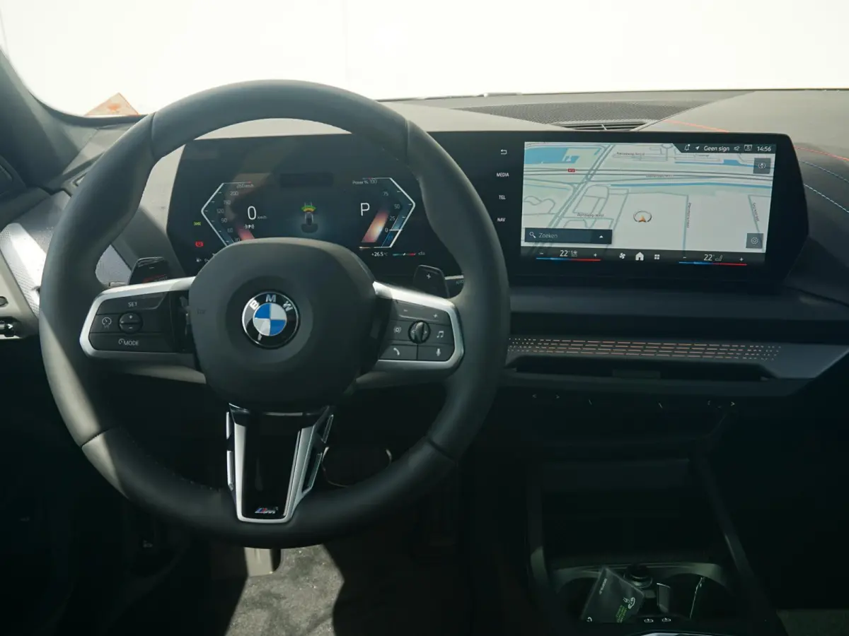 5-deurs 120 | M Sportpakket Pro | Panoramadak | Harman-Kardon | Driving Assistant Plus | Elektrisch verstelbare stoelen