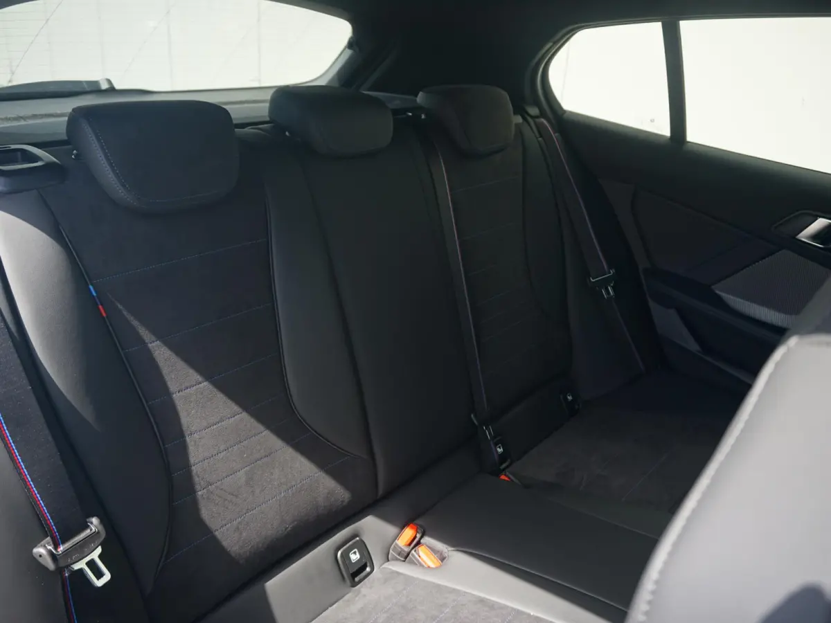5-deurs 120 | M Sportpakket Pro | Panoramadak | Harman-Kardon | Driving Assistant Plus | Elektrisch verstelbare stoelen