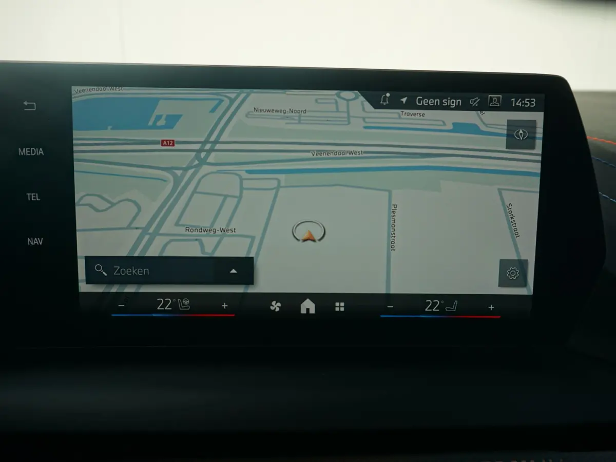 5-deurs 120 | M Sportpakket Pro | Panoramadak | Harman-Kardon | Driving Assistant Plus | Elektrisch verstelbare stoelen