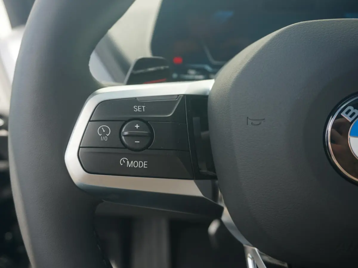 5-deurs 120 | M Sportpakket Pro | Panoramadak | Harman-Kardon | Driving Assistant Plus | Elektrisch verstelbare stoelen