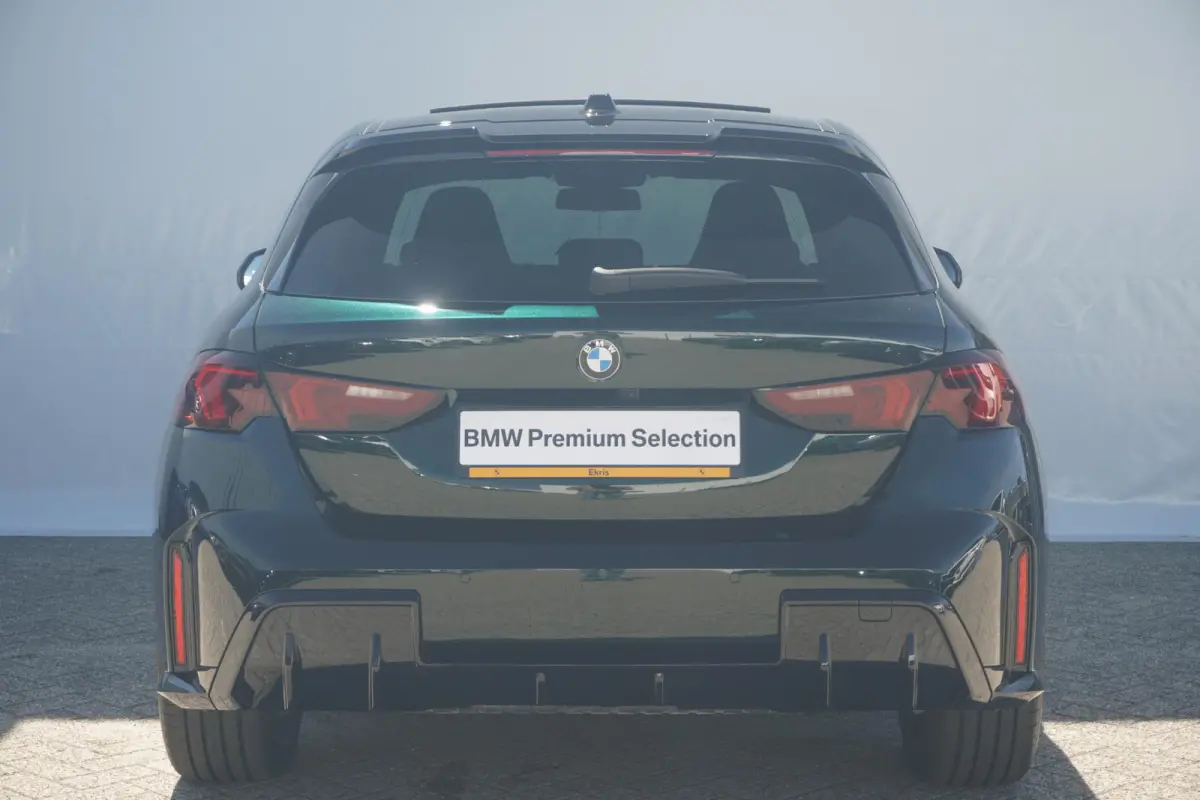 5-deurs 120 | M Sportpakket Pro | Panoramadak | Harman-Kardon | Driving Assistant Plus | Elektrisch verstelbare stoelen
