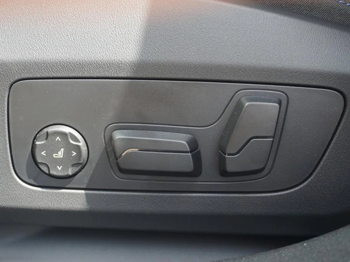 5-deurs 120 | M Sportpakket Pro | Panoramadak | Harman-Kardon | Driving Assistant Plus | Elektrisch verstelbare stoelen