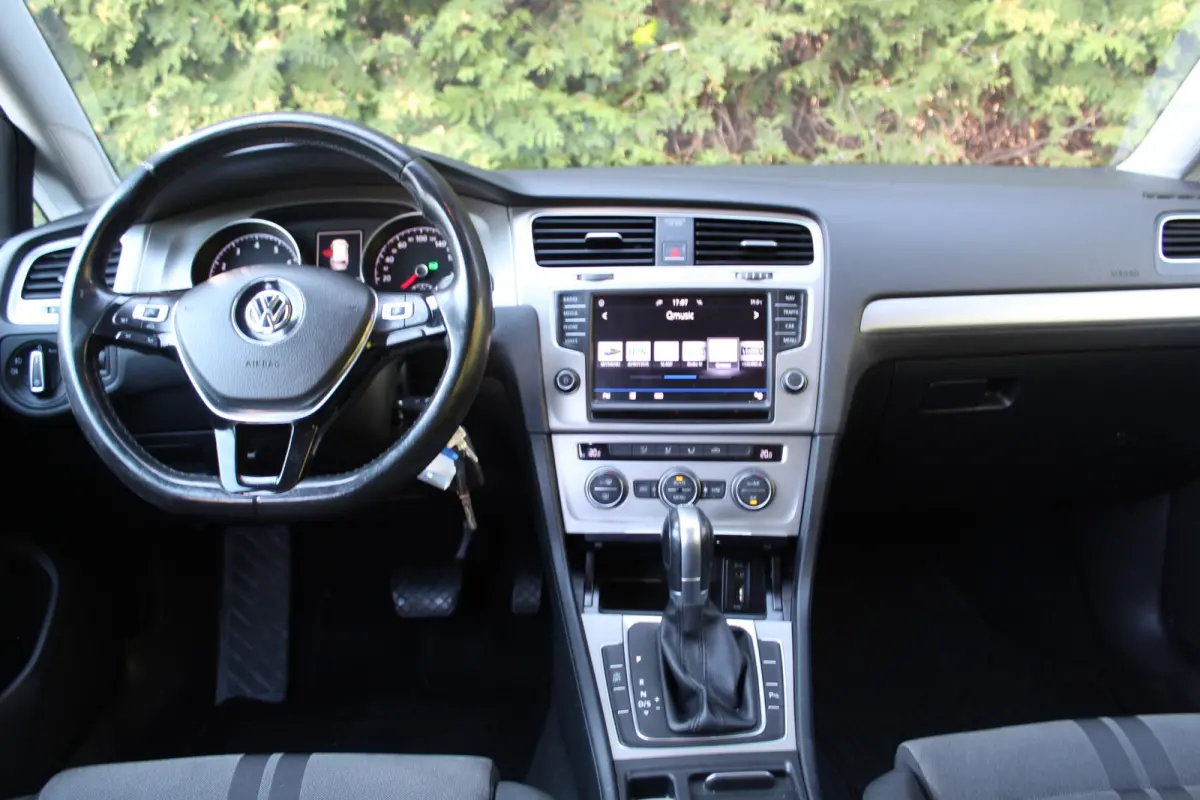 1.0 TSI Connected Series 116PK | Parkeercamera | Navigatie | Trekhaak | Cruise Control