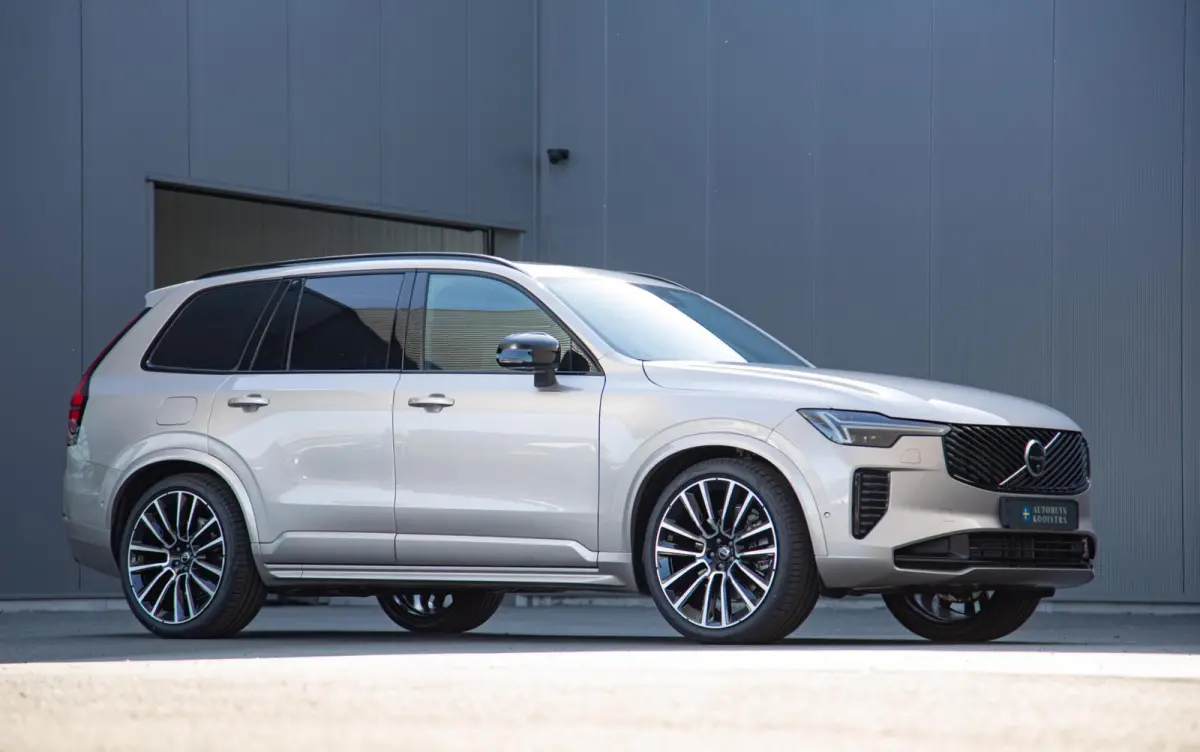 2.0 T8 Plug-in hybrid AWD Ultra Dark Full Option MY2026.5
