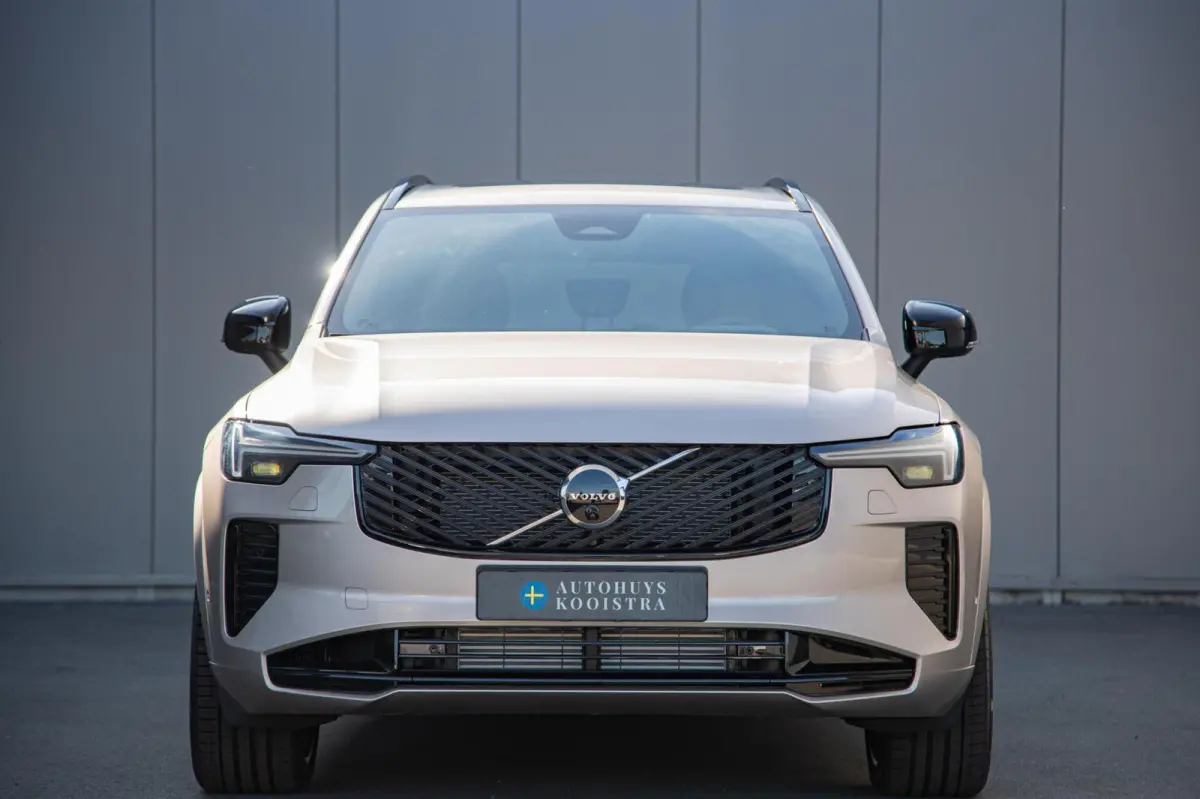 2.0 T8 Plug-in hybrid AWD Ultra Dark Full Option MY2026.5
