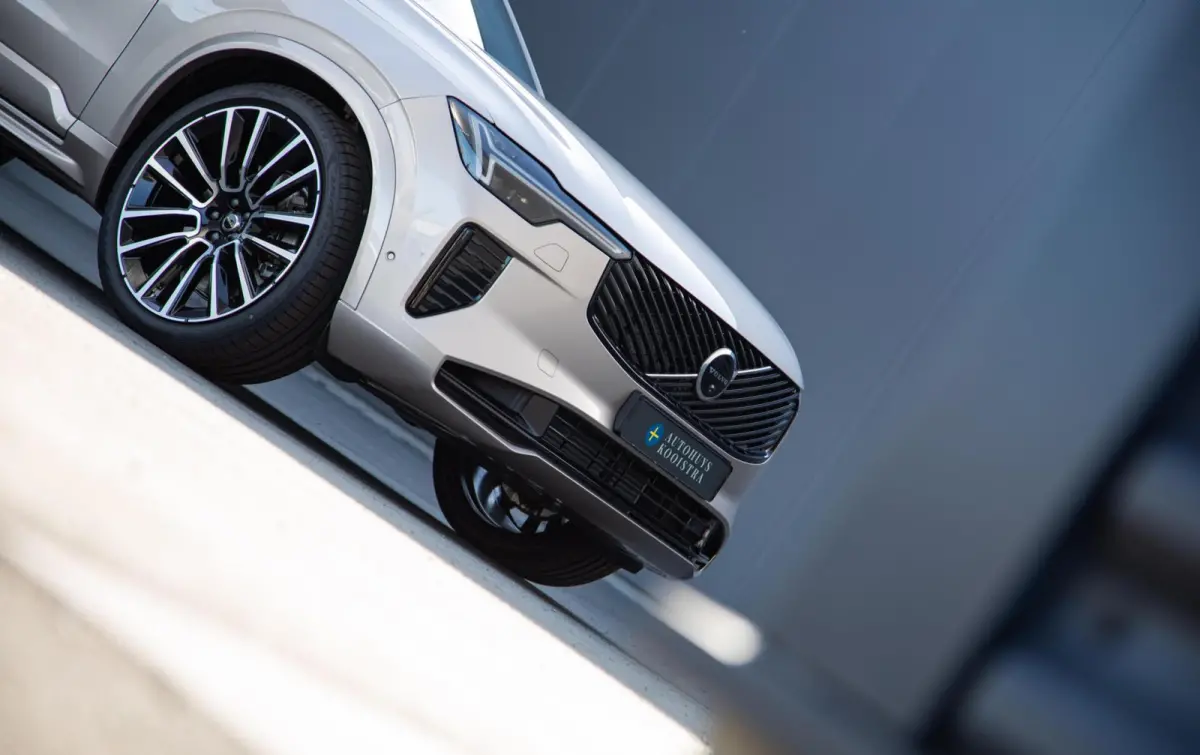 2.0 T8 Plug-in hybrid AWD Ultra Dark Full Option MY2026.5