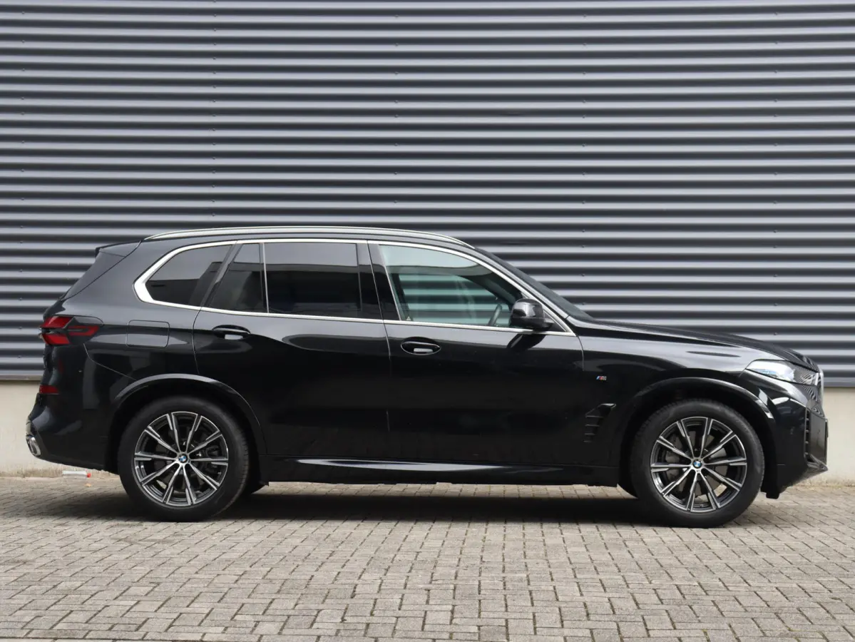 xDrive50e | M Sportpakket | Panodak | Head-Up | Driving Assistant Prof. | Massage | Stoelventilatie | Soft Close | Active Steering | SoH 100% | 20'' LMV