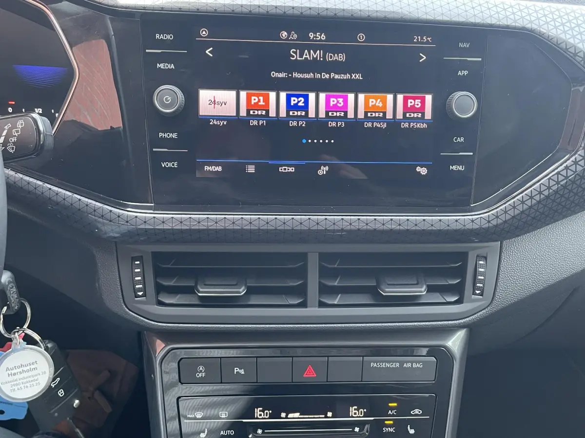 1.0 TSI 110pk DSG Style Navigatie Apple Carplay / Android Auto Camera Parkeer sensoren Dab Winterpakket Digitale Cockpit