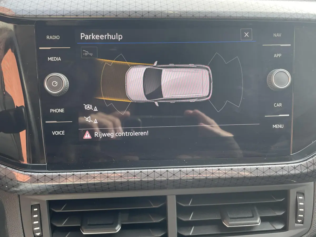 1.0 TSI 110pk DSG Style Navigatie Apple Carplay / Android Auto Camera Parkeer sensoren Dab Winterpakket Digitale Cockpit